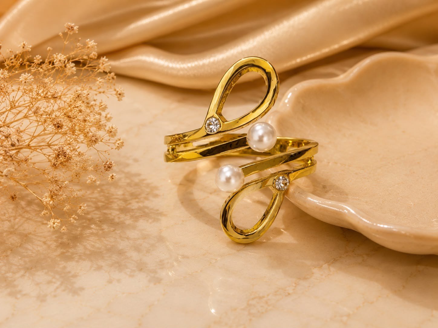 1.D (1) Golden Spark Pearl Statement Bangles