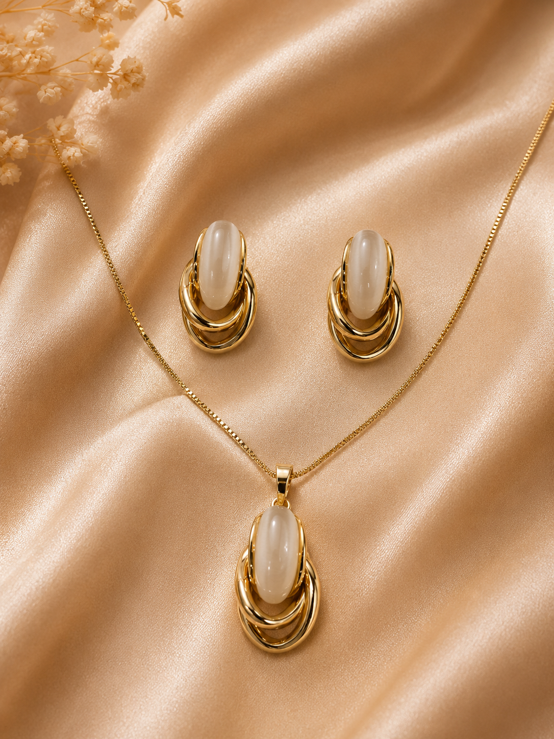 ARTICLE 2..PHOTO...1 Sculpted pendant with matching earrings