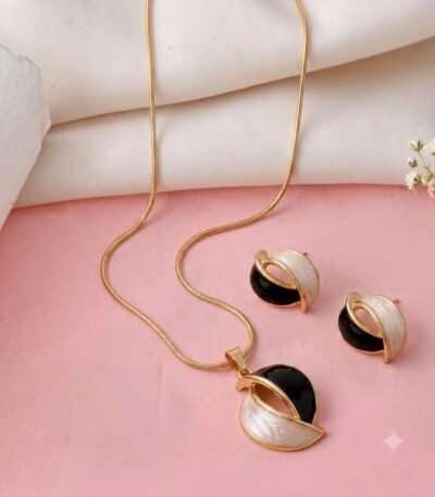 Mrigaya dual tone Jewellery Set for women