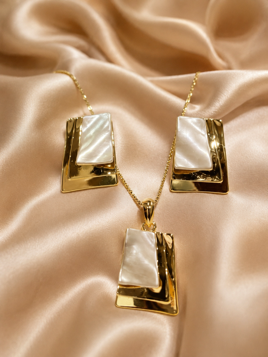 Contemporary style necklace and earring set Contemporary style necklace and earring set
